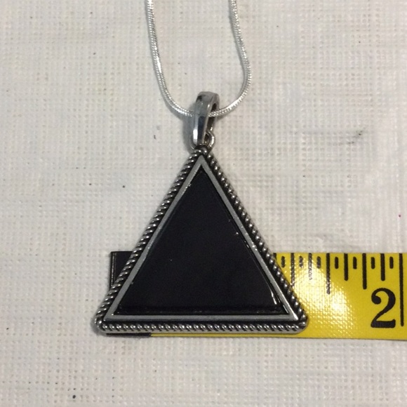 Chic Silver and Black Color Triangle Pendant Necklace NWOT * - Picture 3 of 5